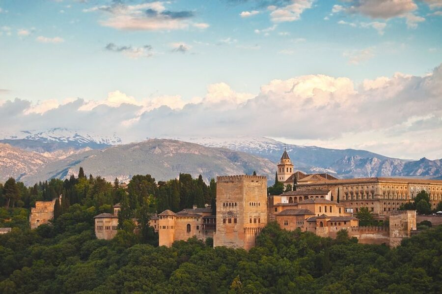 Granada: Alhambra Guided Tour with Nasrid Palaces - Key points at a glance