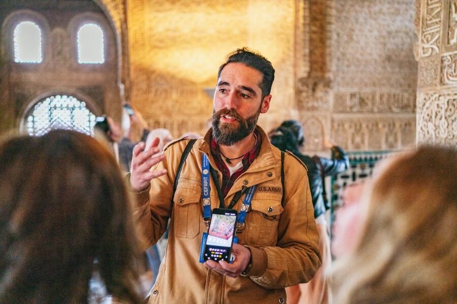 Granada: Alhambra Guided Tour with Nasrid Palaces & Gardens - Key points to know before you book