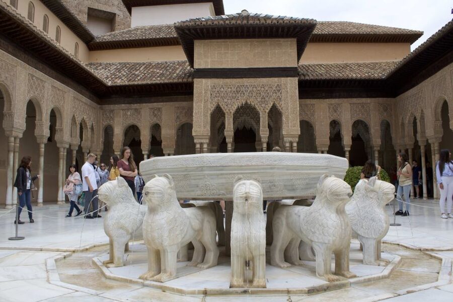 Granada: Alhambra Guided Tour with Nasrid Palaces - Starting at Polinario Café Bar
