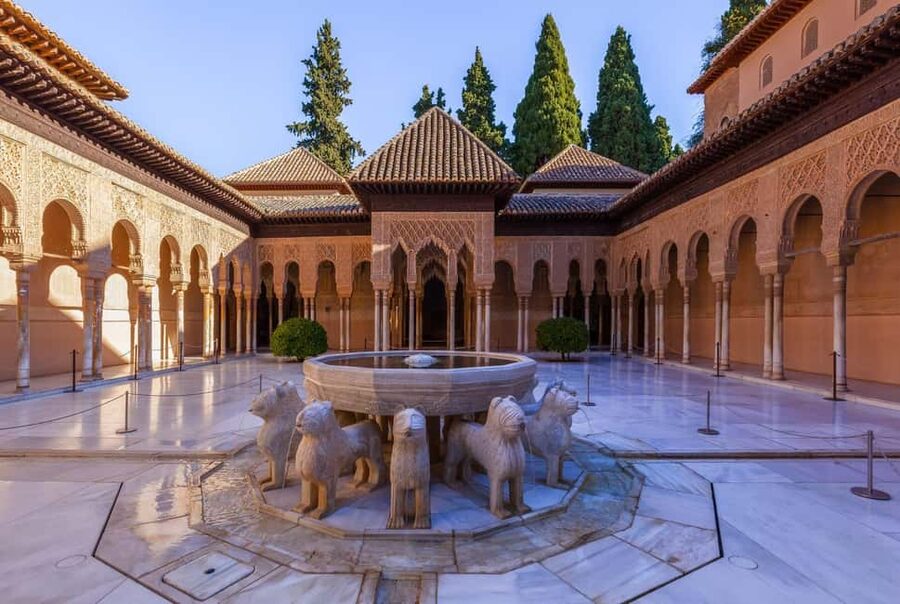Granada: Alhambra, Nasrid Palaces & Gardens guided Tour - Why this Alhambra tour works well