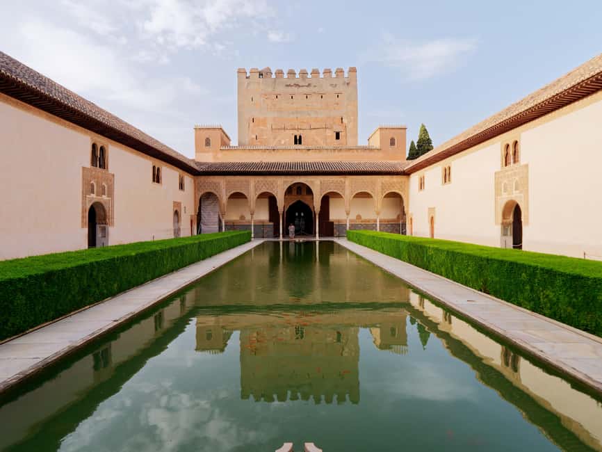 Granada: Alhambra, Nasrid Palaces & Gardens guided Tour - The Palace of Charles V and Granada’s changing story