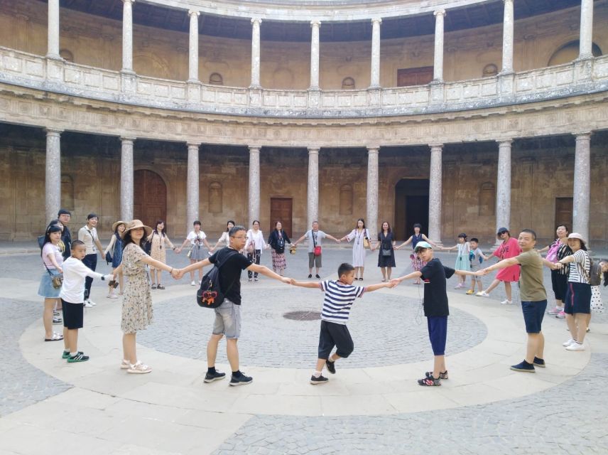 Granada: Alhambra, Nasrid Palaces, & Generalife Guided Tour - Why the Alhambra works best with a guide