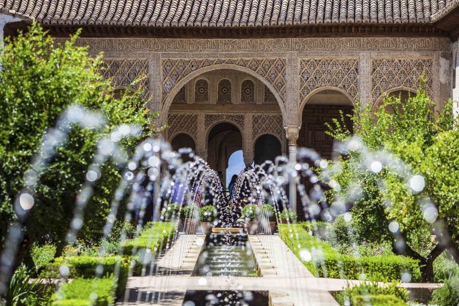 Granada: Alhambra, Nasrid Palaces, & Generalife Guided Tour - Meeting point, timing, and what to carry