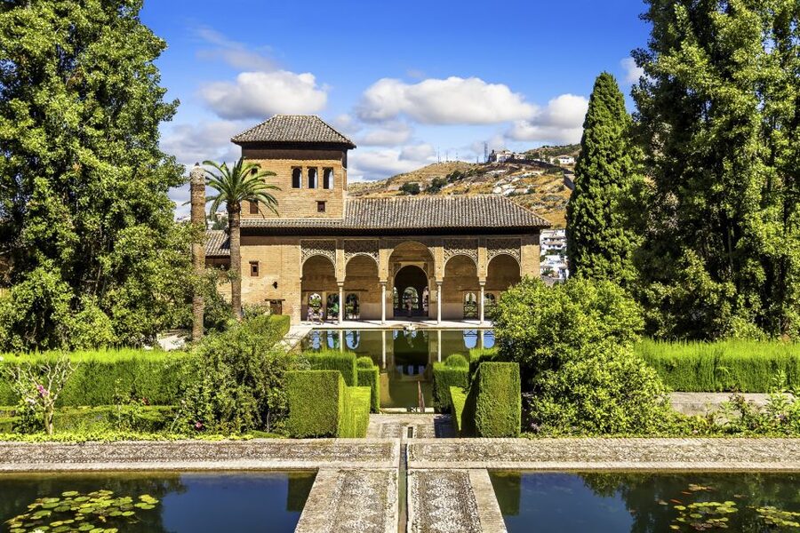 Granada: Alhambra, Nasrid Palaces, & Generalife Guided Tour - Who will enjoy this Alhambra visit most?