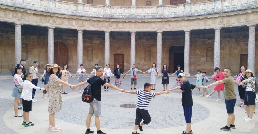 Granada: Alhambra, Nasrid Palaces, & Generalife Guided Tour - Starting at Generalife, the Alhambra’s garden retreat