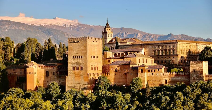 Granada: Alhambra & Nasrid Palaces Small Group Guided Tour - Why the Alhambra needs a guide