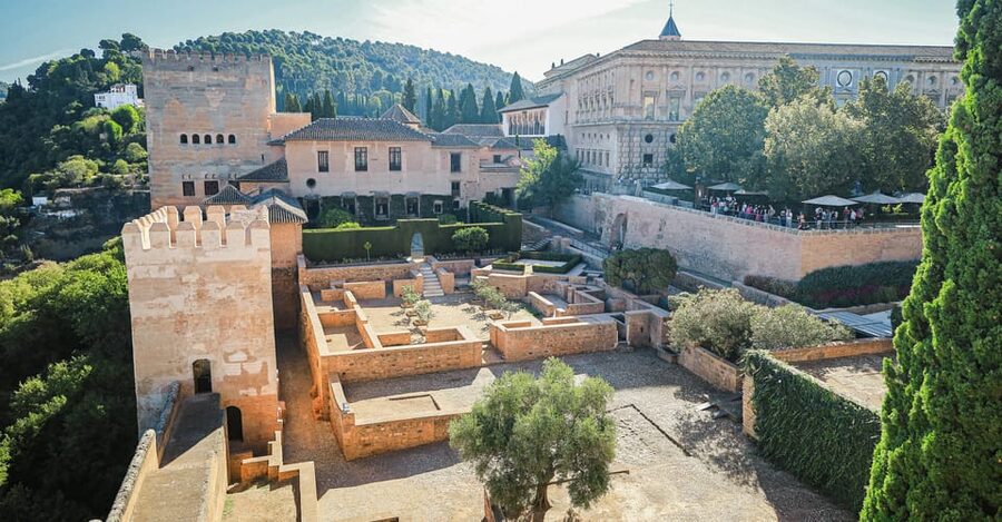 Granada: Alhambra & Nasrid Palaces Small Group Guided Tour - Inside the Nasrid Palaces