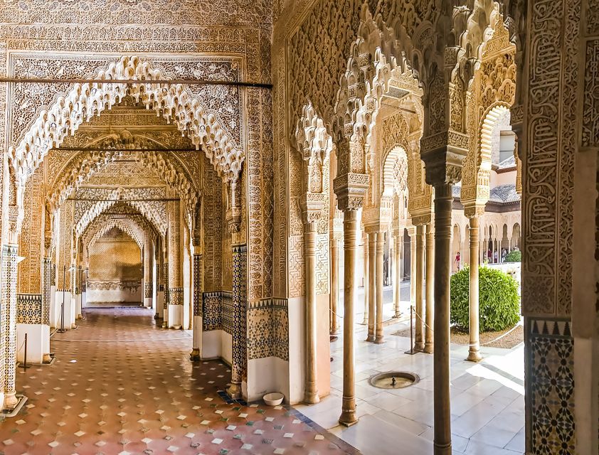 Granada: Alhambra & Nasrid Palaces Tour with Tickets - Key points to know before booking