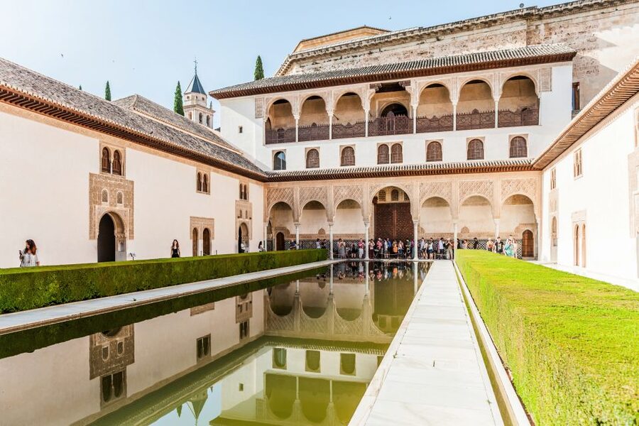Granada: Alhambra & Nasrid Palaces Tour with Tickets - Guides, languages, and group choice