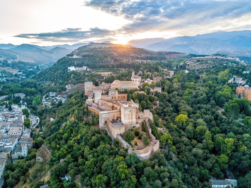 Granada: Alhambra & Nasrid Palaces Tour with Tickets - Generalife gardens: the calm opening