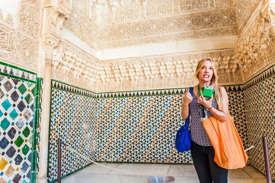 Granada: Alhambra & Nasrid Palaces Tour with Tickets - The Nasrid Palaces: the essential hour and a half