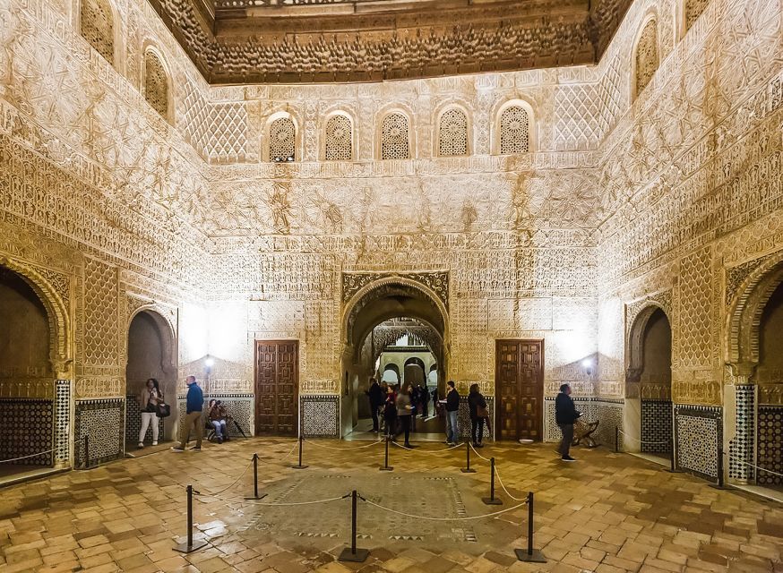 Granada: Alhambra & Nasrid Palaces Tour with Tickets - Is $64 a good value?