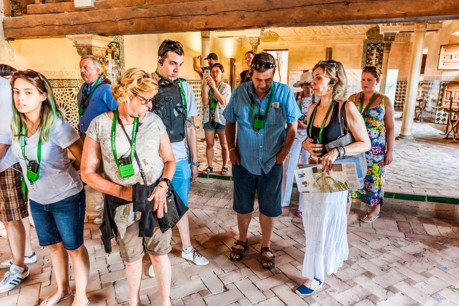 Granada: Alhambra & Nasrid Palaces Tour with Tickets - Starting on the hill above Granada
