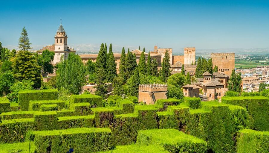 Granada: Alhambra Palace Guided Tour - Generalife Gardens in a short ten-minute walk