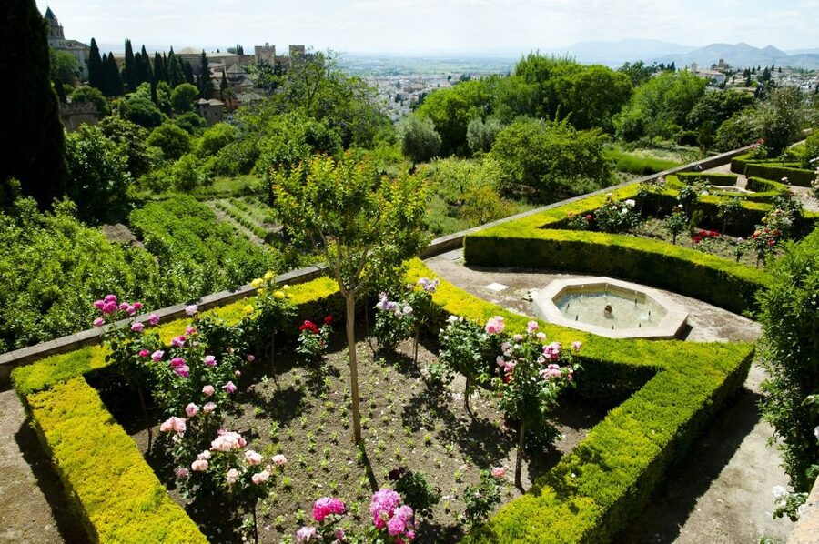 Granada: Alhambra Palace Guided Tour - The missing Nasrid Palaces matter