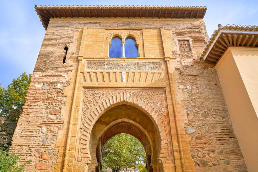 Granada: Alhambra Small Group Tour with Nasrid Palaces - Carlos V Palace: a different architectural chapter