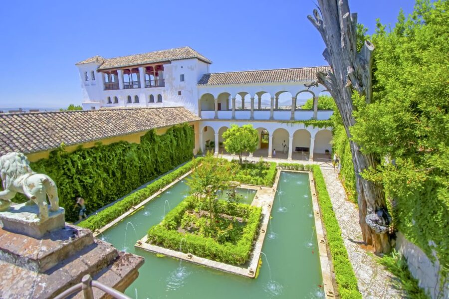 Granada: Alhambra Small Group Tour with Nasrid Palaces - Meeting point, clothing, and practical preparation