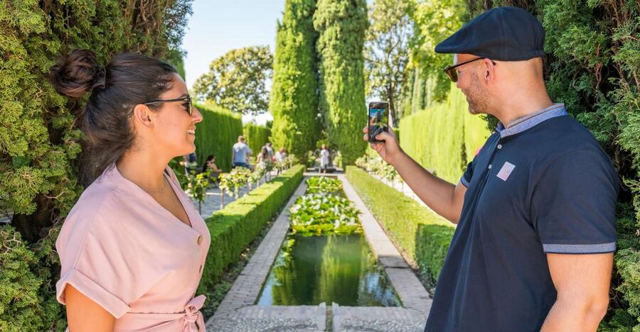 Granada: Alhambra Ticket and Guided Tour with Nasrid Palaces - Architecture You Can Actually Read