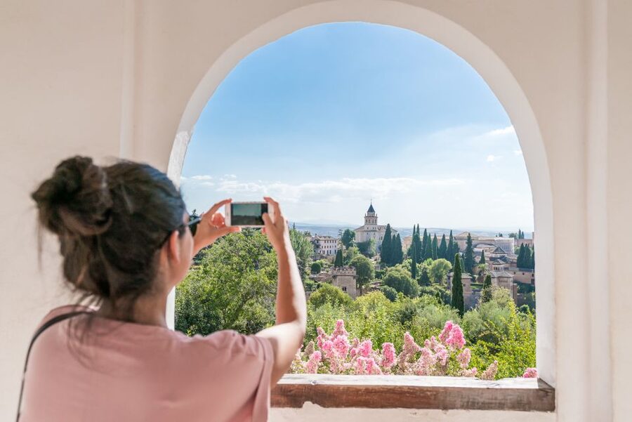 Granada: Alhambra Ticket and Guided Tour with Nasrid Palaces - Generalife Gardens: A Quiet Start