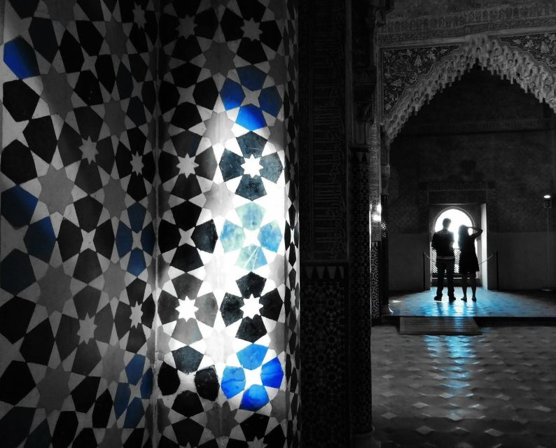 Granada: Fast-Track Alhambra & Nasrid Palaces Guided Tour - Key points at a glance