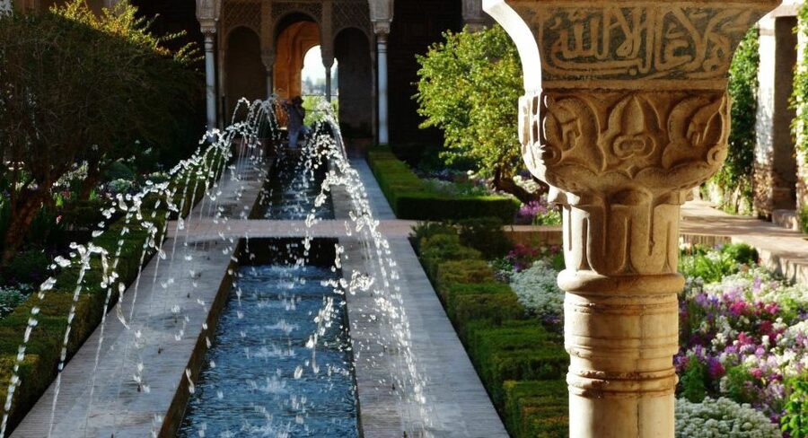 Granada: Fast-Track Alhambra & Nasrid Palaces Guided Tour - Generalife gardens and royal retreat