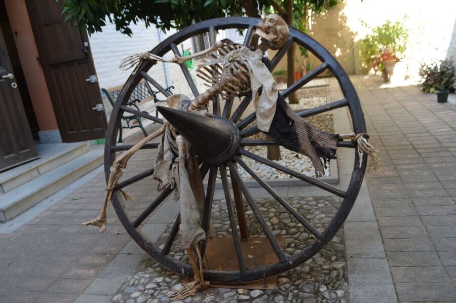 Granada: Palacio de los Olvidados and Torture Exhibition - Practical tips for a smoother visit
