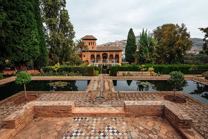 Granada Private Alhambra Tour includes Nazaries Palaces - Why the Nasrid Palaces make this tour worth considering