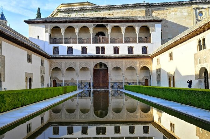 Granada Private Alhambra Tour includes Nazaries Palaces - What a private guide changes