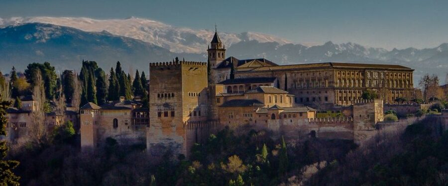 Granada: The Alhambra and Nasrid Palaces Guided Night Tour - Why the Alhambra works so well at night