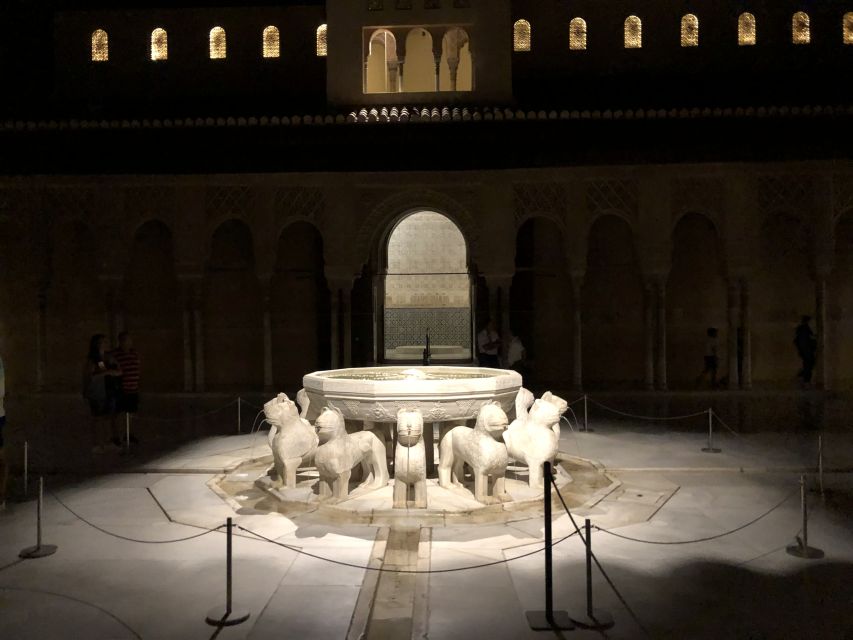 Granada: The Alhambra and Nasrid Palaces Guided Night Tour - Comares Palace and the sultans’ grand rooms