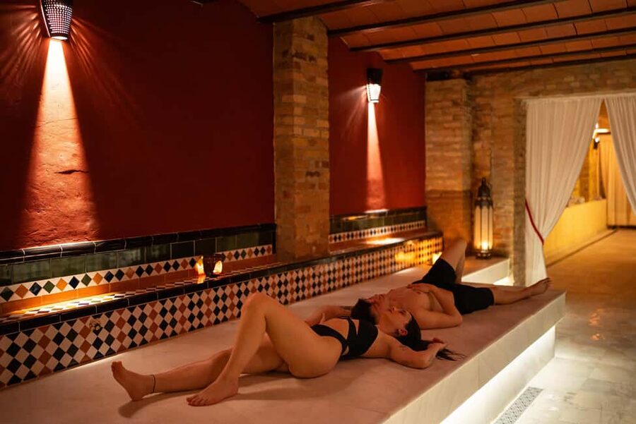 Granada: Traditional Bath in the Nasrid Palace Hammam - Moving through seven pools