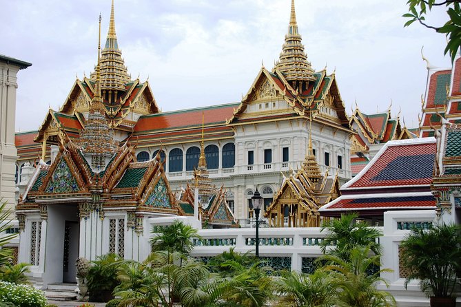 Grand Palace Glory and Emerald Buddha : Half-Day Tour in Bangkok - Guide quality matters more than usual here