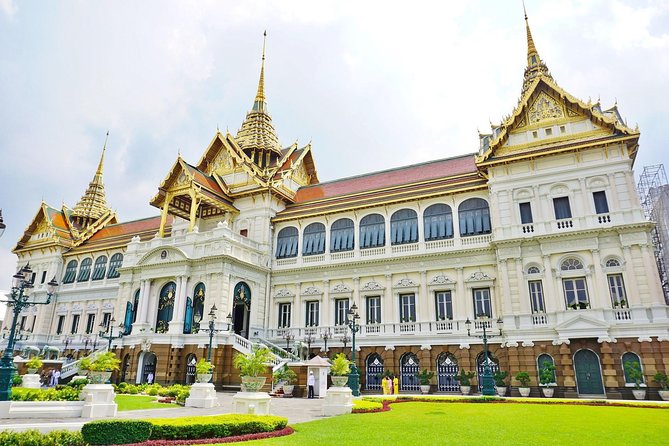 Grand Palace Glory and Emerald Buddha : Half-Day Tour in Bangkok - Pickup is convenient, but only in the right part of Bangkok