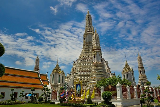 Grand Palace & Temples of Bangkok - Lunch, water, and the value of an all-in day