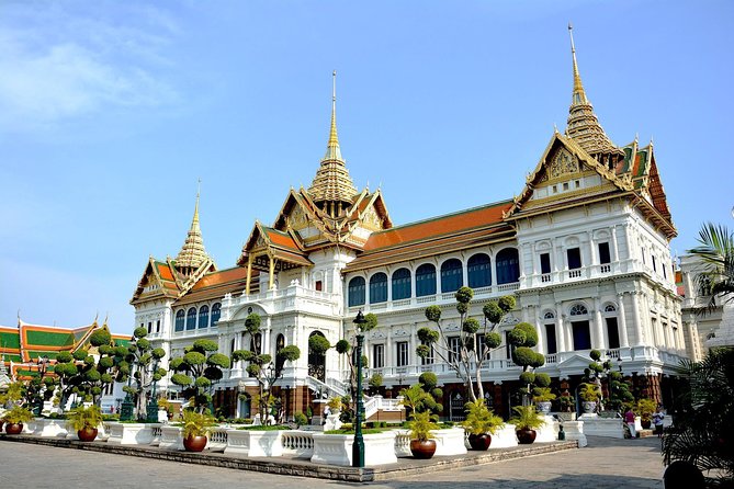 Grand Palace , Thai dance & Fun street walk in Bangkok - Starting with Bangkok’s royal centerpiece