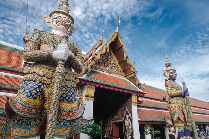 Grand Palace & Wat Arun Immersive Guided Walking Tour 3-Hour - What the guide adds to the experience