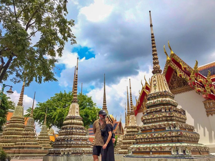 Grand Palace, Wat Pho, and Wat Arun: Guided Tour in Spanish - Seeing the Emerald Buddha