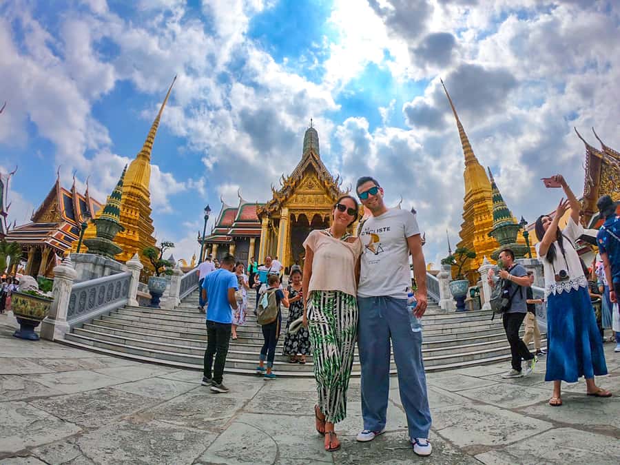 Grand Palace, Wat Pho, and Wat Arun: Guided Tour in Spanish - Wat Arun and its porcelain-covered pagoda