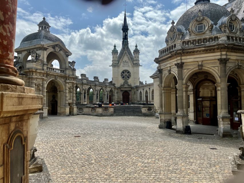 Great Stables of Prince de Conde & Palace Chantilly - Arriving at Château de Chantilly