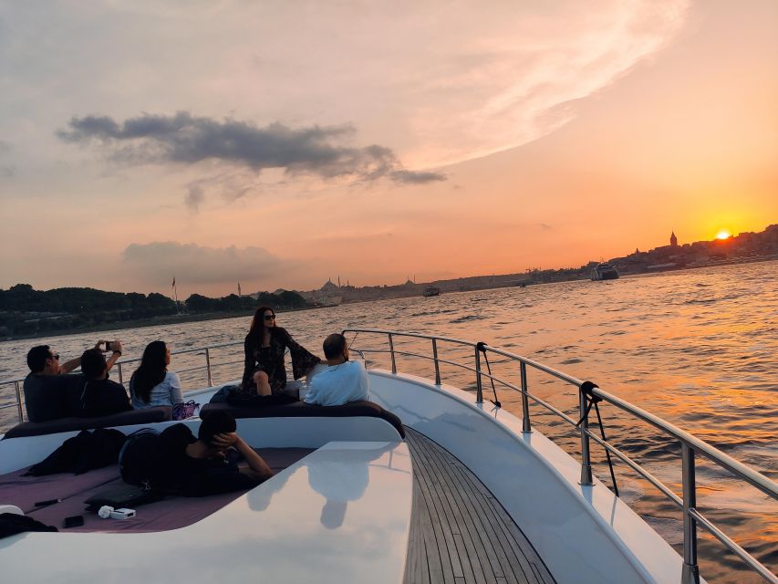 Guided Dolmabahce Palace Tour with Bosphorus Sunset Cruise - The Harem and the Ceremonial Hall