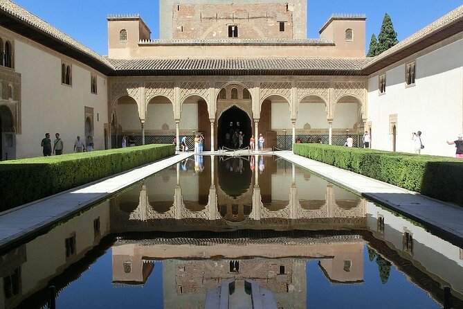 Guided tour of Alhambra and Generalife with Nasrid Palaces - Palace of Carlos V: a sharp change in style