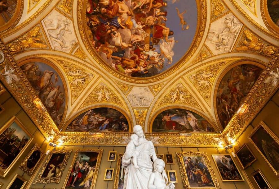 Guided tour of Palazzo Pitti: Botticelli, Caravaggio, and Raphael compared - Why the Palatine Gallery feels different