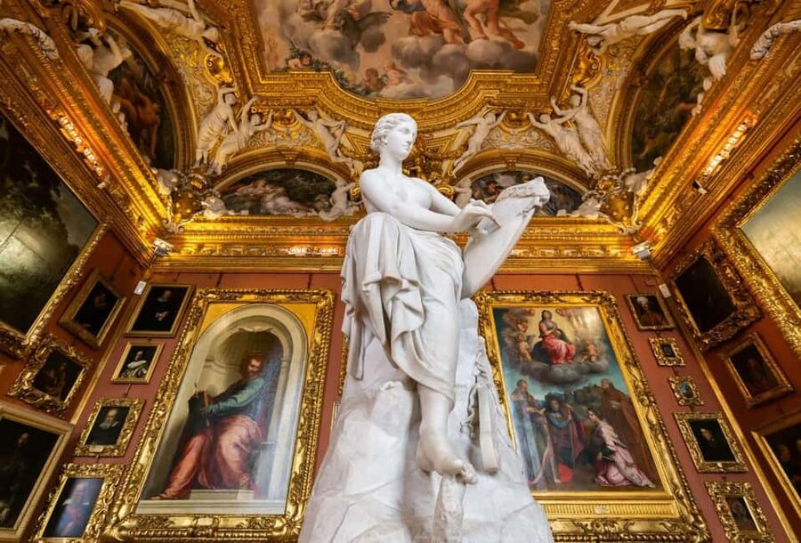 Guided tour of Palazzo Pitti: Botticelli, Caravaggio, and Raphael compared - Raphael: order, grace, and the value of looking slowly