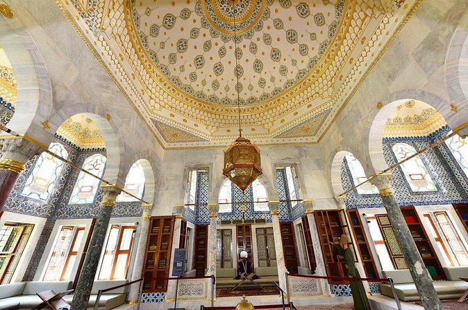 Guided Tour to Topkapi Palace with Skip-the-Line Entry Ticket - The short stop at Hagia Irene
