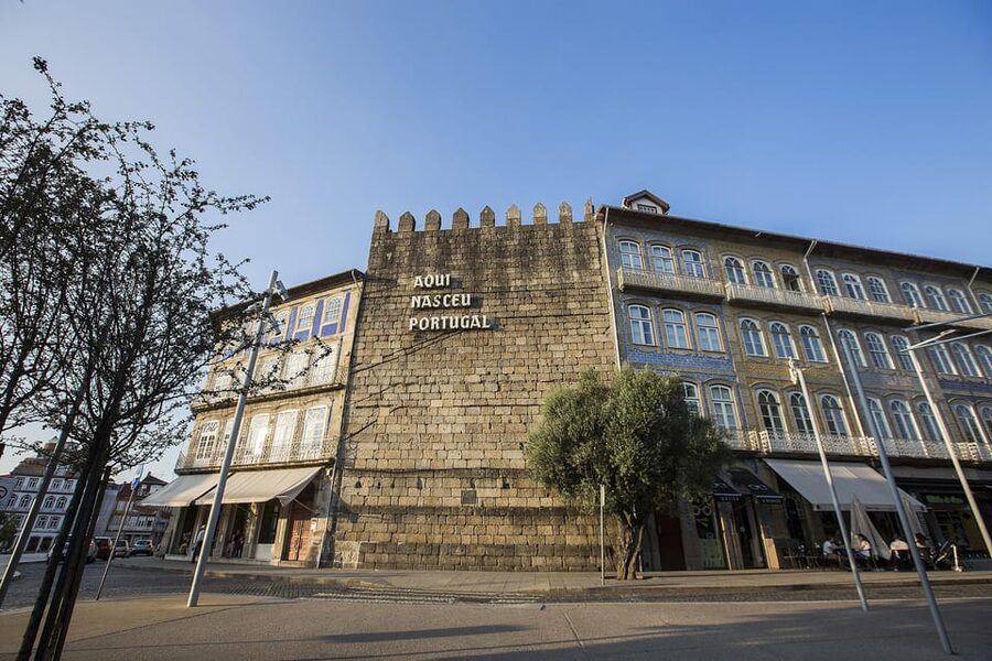 Guimaraes Local Tours ; Visit the Castle , Palace and City - Key points to know before booking