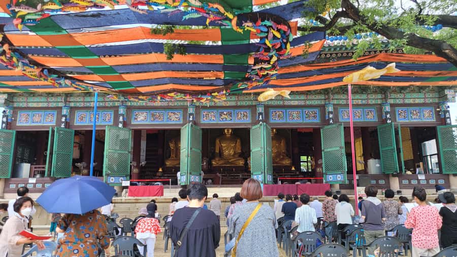 Gyeongbokgung Palace, Jogyesa Temple and Bukchon village - Should you book Gyeongbokgung, Jogyesa and Bukchon?