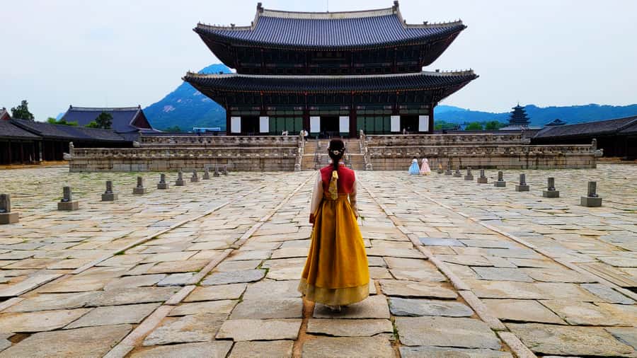 Gyeongbokgung Palace, Jogyesa Temple and Bukchon village - A smart introduction to old Seoul