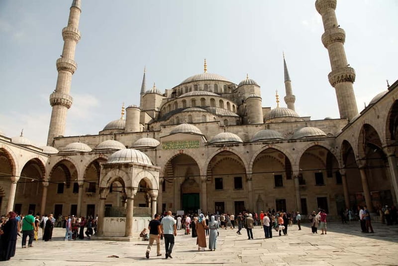 Hagia Sophia, Topkapı Palace, Blue Mosque Guided Small Group - Lunch Break in Sultanahmet