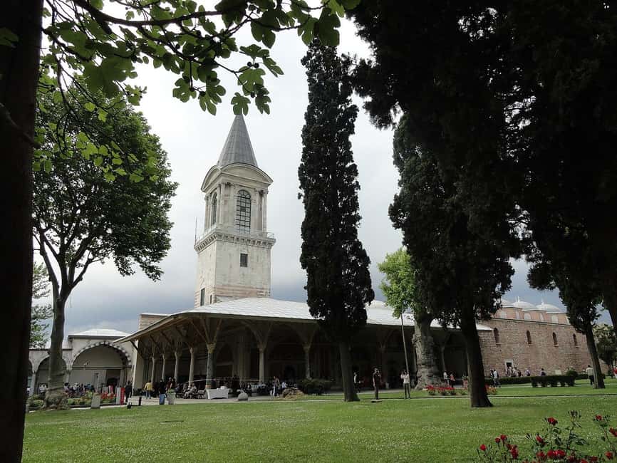 Hagia Sophia & Topkapi Palace Combo Tickets with Audio Guide - Hagia Sophia: a short visit with major visual impact