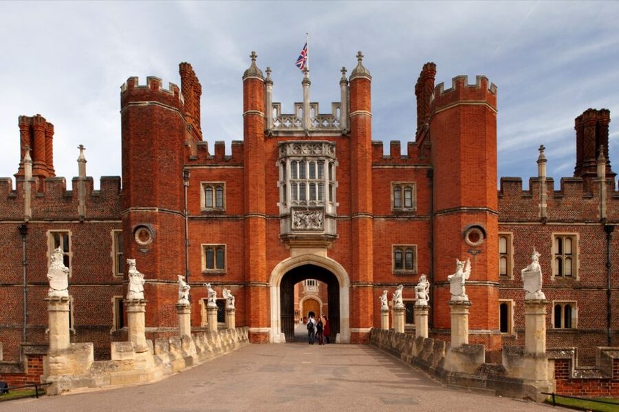 Hampton Court Palace and Windsor Castle Private Car Tour - The guide can make or break the day